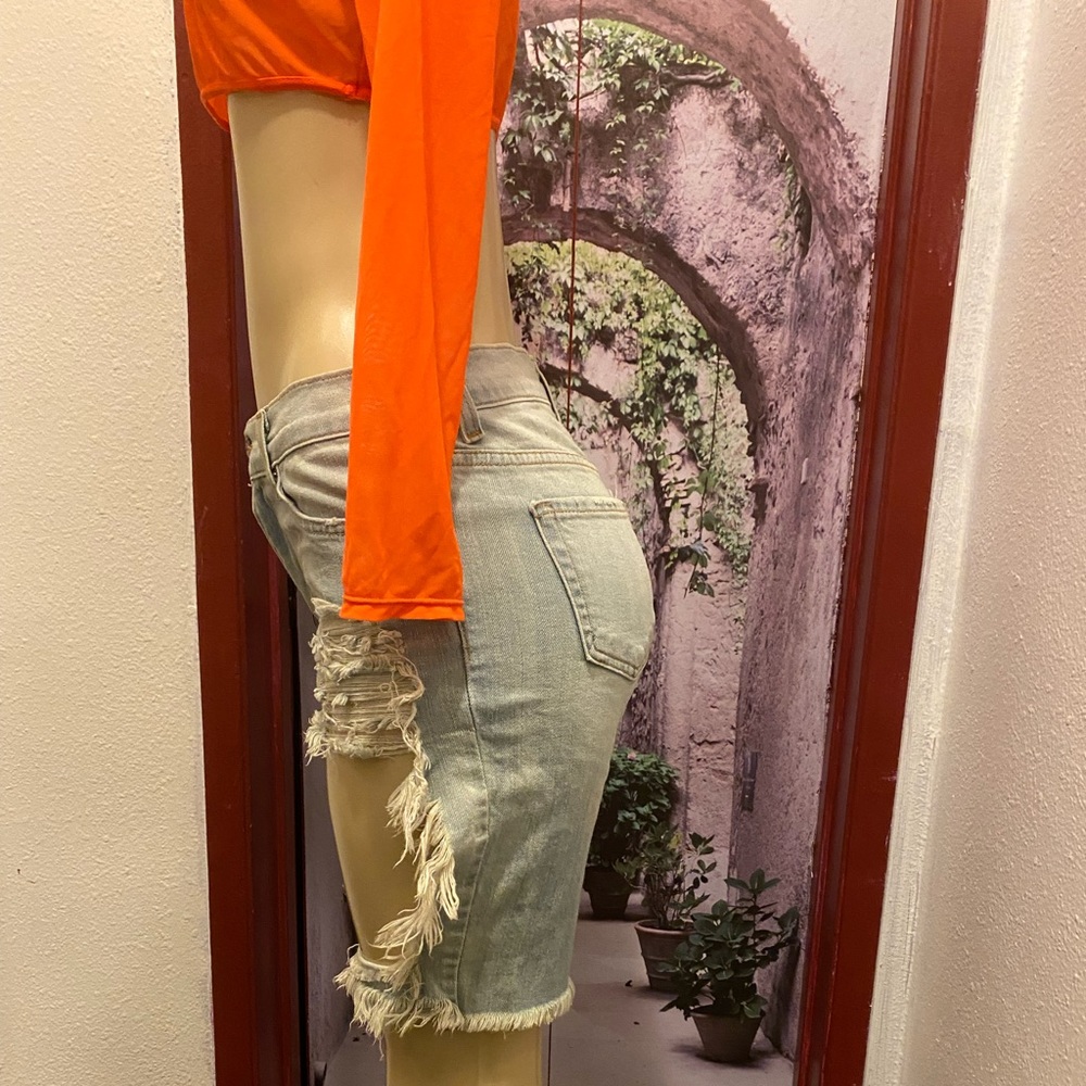 Fashion nova distressed Bermuda shorts size M - Picture 8 of 16